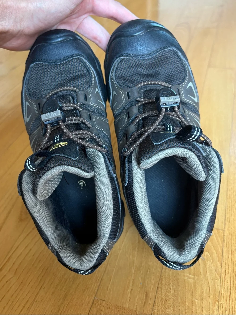 Keen Oakridge Mid waterproof hiking boots brown Black Kids Youth Boys Size 3